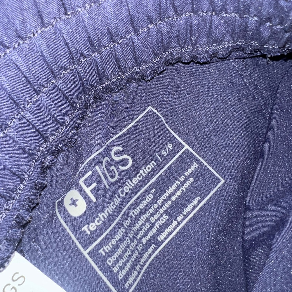 Figs Scrubs Set - Picture 5 of 5